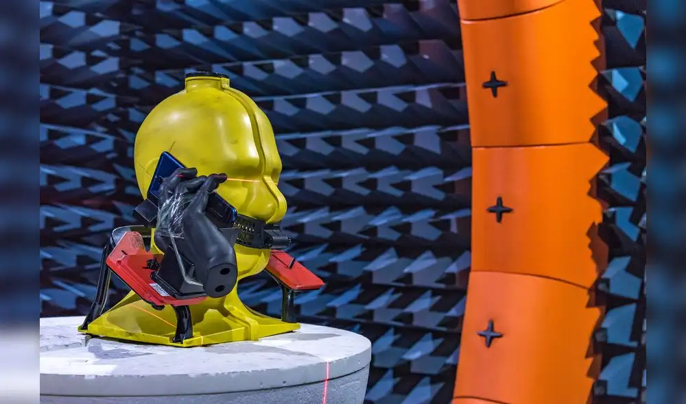 Esta fábrica produce 1 millón  300 mil smartphones al mes