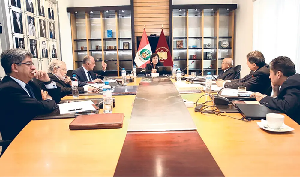 TC. Seis magistrados culminaron su periodo. Formalmente solo está vigente Augusto Ferrero. TC. Seis magistrados culminaron su periodo. Formalmente solo está vigente Augusto Ferrero.