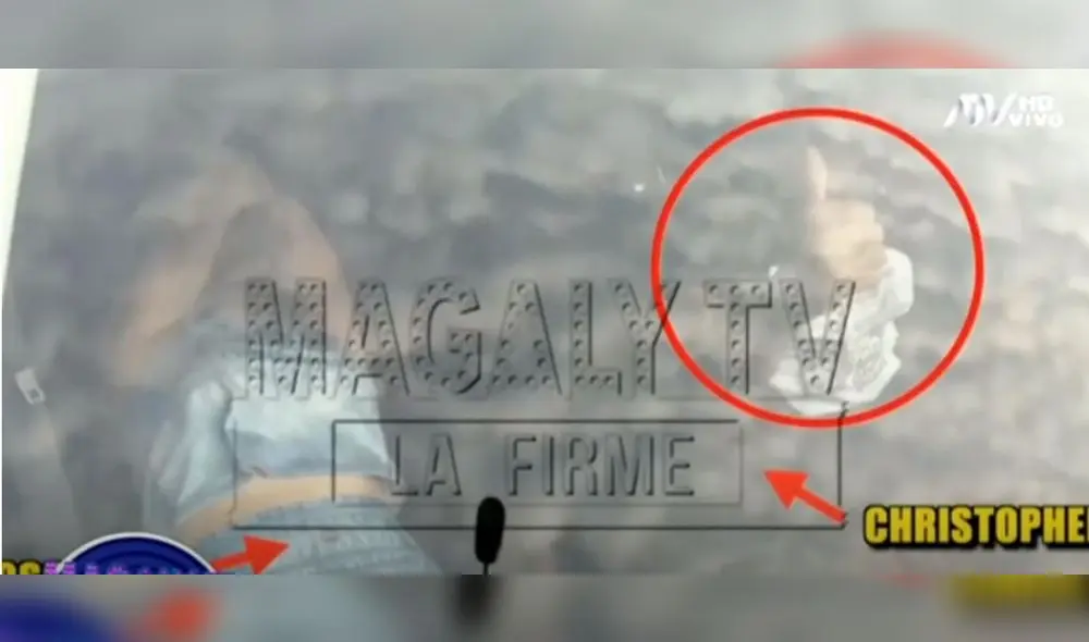 La expolicía Jossmery Toledo se cubría el rostro mientras que Chistopher indicó mediante señas que se encontraban bien. Foto: Captura.