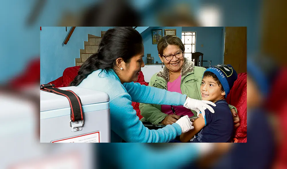 En surquillo. La ministra Zulema Tomás encabezó la jornada de vacunación casa por casa. En surquillo. La ministra Zulema Tomás encabezó la jornada de vacunación casa por casa.