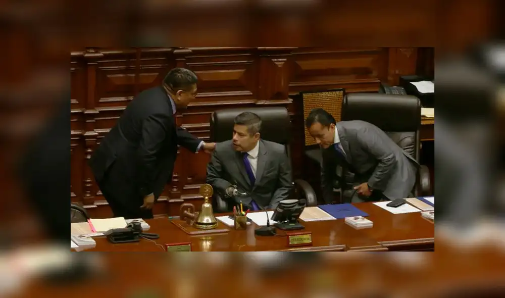 Cuestionan a Luis Galarreta por seguir “blindando” a Walter Jibaja