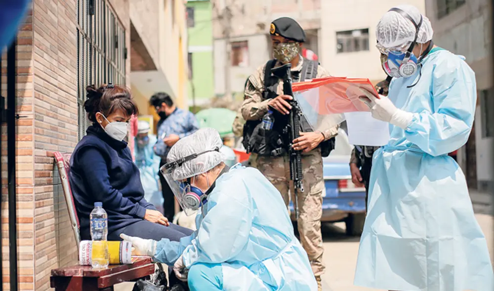 Casa por casa. La Operación Tayta recorre Lima y las regiones con la misión de detectar casos de COVID-19 y brindar atención inmediata. (Foto: Antonio Melgarejo) Casa por casa. La Operación Tayta recorre Lima y las regiones con la misión de detectar casos de COVID-19 y brindar atención inmediata. (Foto: Antonio Melgarejo)