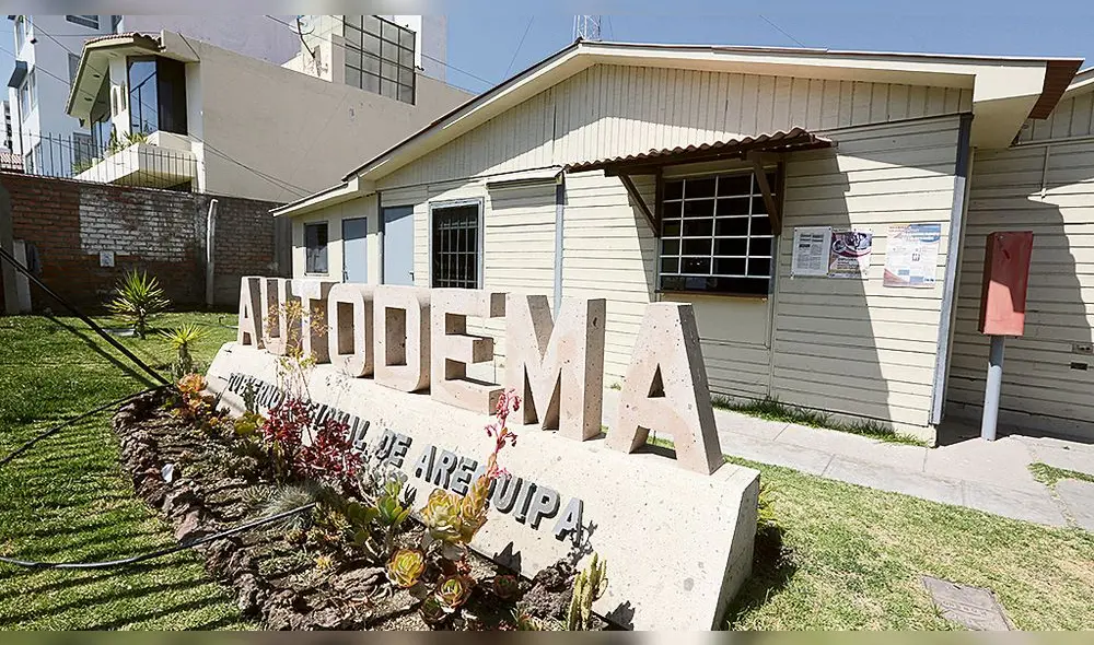 No pasa nada. Aunque la Contraloría ha advertido de deficiencias y el Consejo Regional los cuestiona, poco cambia en Autodema. No pasa nada. Aunque la Contraloría ha advertido de deficiencias y el Consejo Regional los cuestiona, poco cambia en Autodema.