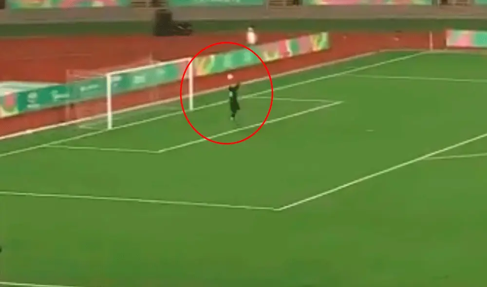 Paco Venegas remató desde antes de la media cancha y convirtió el mejor gol de los Juegos Panamericanos Lima 2019. | Foto: ESPN