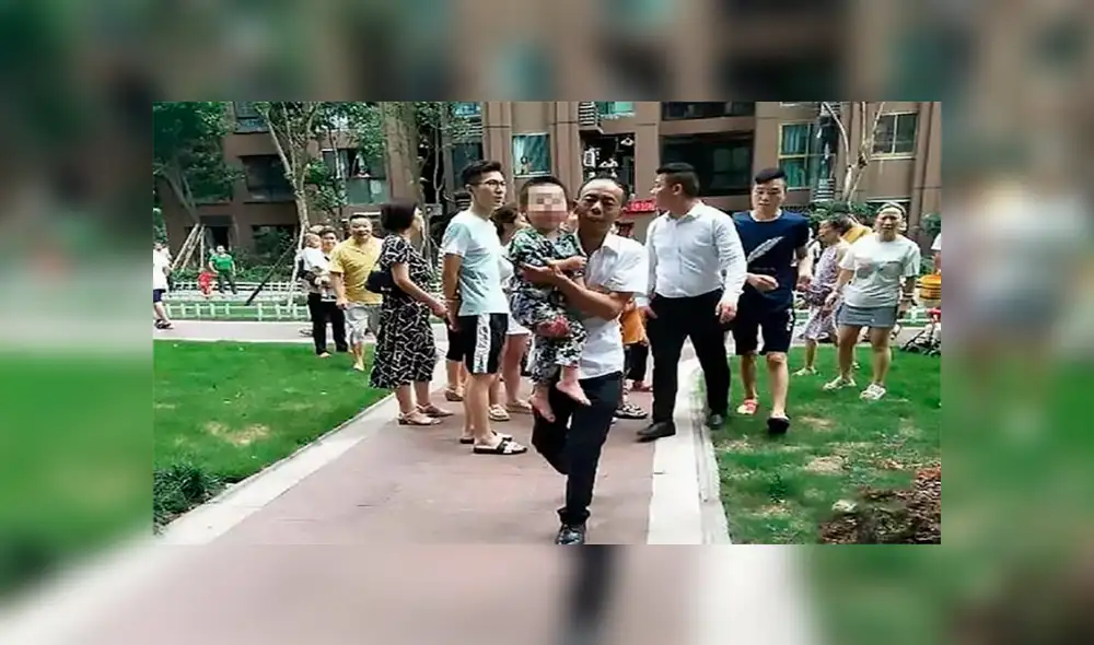 China: niño de 3 años cae desde lo alto de un edificio y sobrevive [VIDEO]