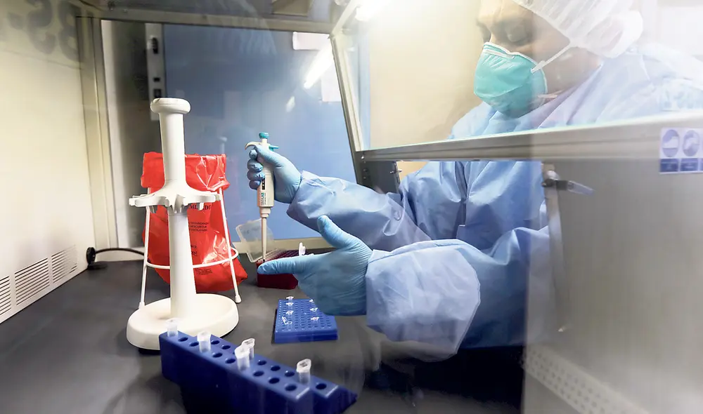 Pruebas. La logística con la que se cuenta para recibir las millones de vacunas contra el COVID-19 no es suficiente. Se necesitan equipos y personal. Foto: Jorge Cerdán/La República Pruebas. La logística con la que se cuenta para recibir las millones de vacunas contra el COVID-19 no es suficiente. Se necesitan equipos y personal. Foto: Jorge Cerdán/La República