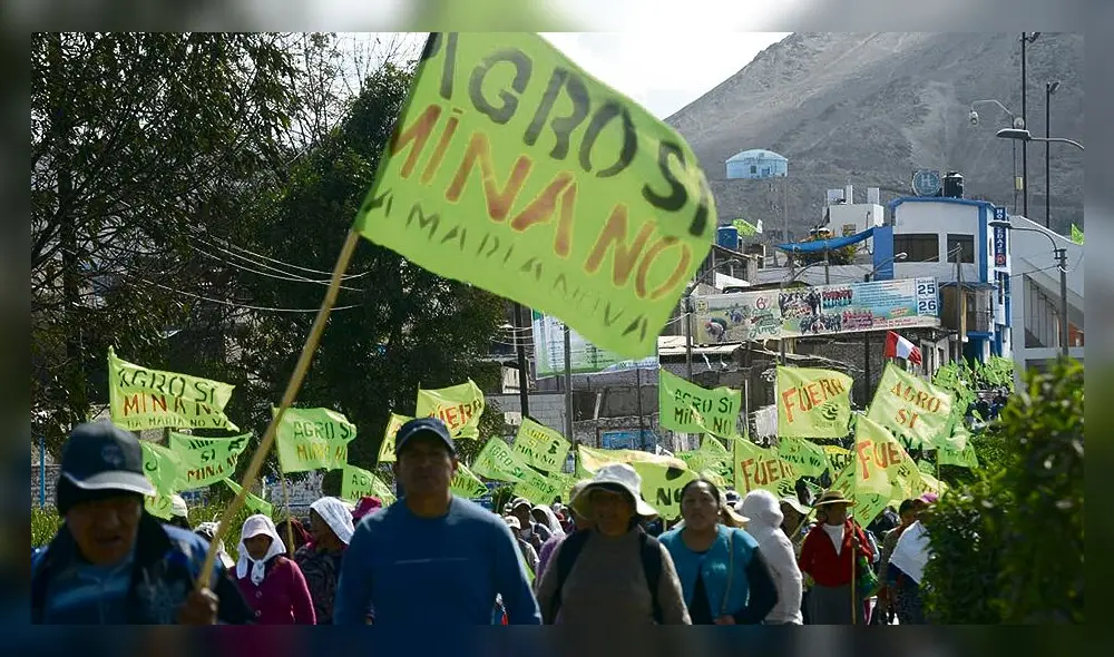 PRIMER DIA DE PARO EN EL VALLE DE TAMBO CONTRA PROYECTO TIA MARIA PRIMER DIA DE PARO EN EL VALLE DE TAMBO CONTRA PROYECTO TIA MARIA