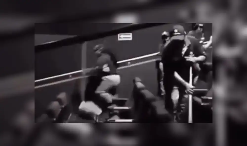 Facebook viral: brutal caída sufre empleada de Cinépolis mientras limpiaba la sala [VIDEO]