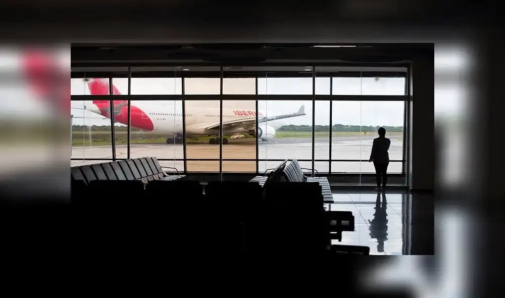 El 6 de marzo se dio el segundo vuelo especial de Iberia desde Buenos Aires tras el cierre de fronteras en Argentina y la suspensión de conexiones aéreas desde zonas de riesgo por la pandemia de coronavirus desde mediados de marzo. Foto: EFE El 6 de marzo se dio el segundo vuelo especial de Iberia desde Buenos Aires tras el cierre de fronteras en Argentina y la suspensión de conexiones aéreas desde zonas de riesgo por la pandemia de coronavirus desde mediados de marzo. Foto: EFE
