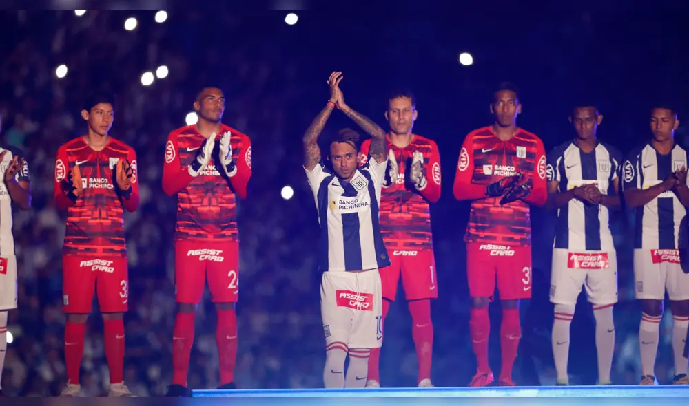 Alianza Lima recaudó más dinero que Universitario en la presentación del equipo. Alianza Lima recaudó más dinero que Universitario en la presentación del equipo.