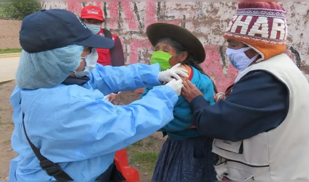 La Diresa Cusco inició un proceso de vacunación de los adultos mayores para evitar las muertes por neumonia. La Diresa Cusco inició un proceso de vacunación de los adultos mayores para evitar las muertes por neumonia.