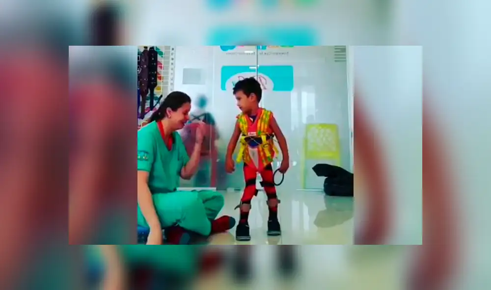 Facebook viral: Terapista llora de emoción al ver a niño caminar por primera vez [VIDEO]