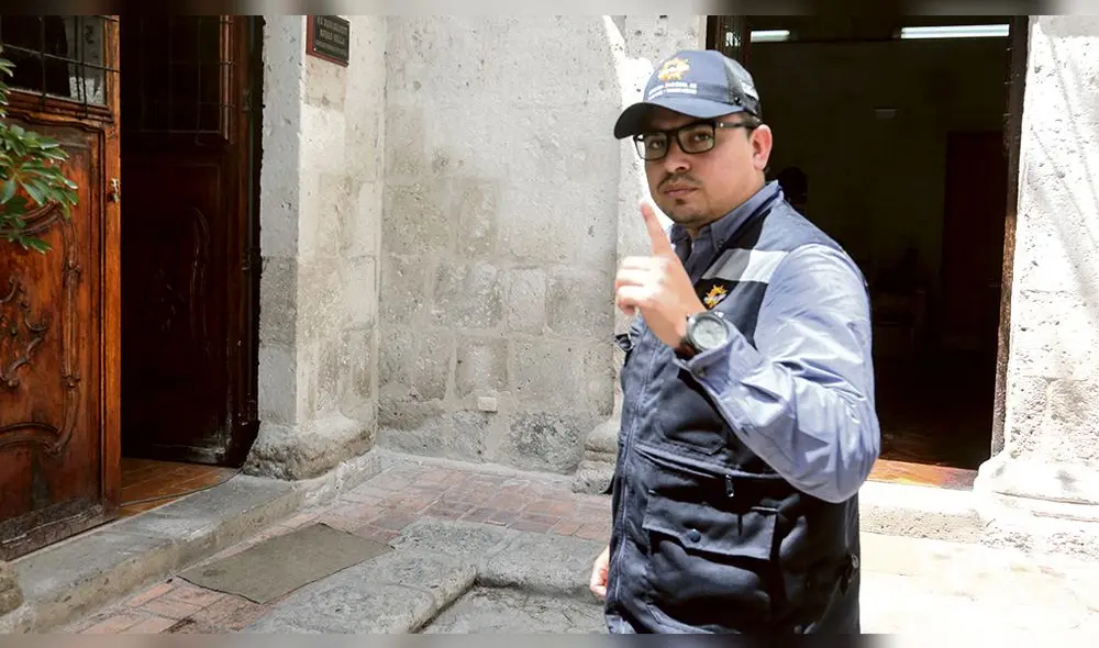 GROVER DELGADO FLORES
GERENTE DE TRASPORTES DEL GOBIERNO REGIONAL DE AREQUIPA GROVER DELGADO FLORES
GERENTE DE TRASPORTES DEL GOBIERNO REGIONAL DE AREQUIPA