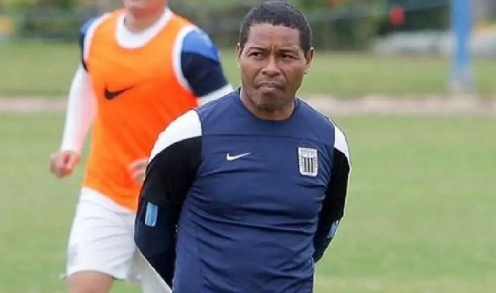 Juan Jayo trabajó como asistente técnico de Bengoechea en el 2017. Foto: Prensa Alianza Lima