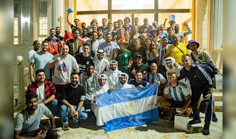 Jeque le organiza fiesta a hinchas argentinos. Foto: @mfcbqtr_ Jeque le organiza fiesta a hinchas argentinos. Foto: @mfcbqtr_