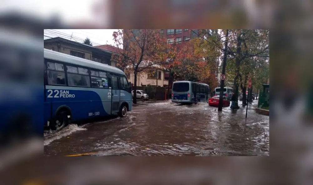 Gigantescas trombas marinas al sur de Chile deja un muerto [VIDEOS]
