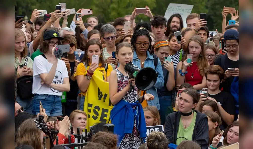 Swedish environment activist Greta Thunberg speaks at a climate protest outside the White House in Washington, DC on September 13, 2019. - Thunberg, 16, has spurred teenagers and students around the world to strike from school every Friday under the rallying cry "Fridays for future" to call on adults to act now to save the planet. (Photo by Alastair Pike / AFP) Swedish environment activist Greta Thunberg speaks at a climate protest outside the White House in Washington, DC on September 13, 2019. - Thunberg, 16, has spurred teenagers and students around the world to strike from school every Friday under the rallying cry "Fridays for future" to call on adults to act now to save the planet. (Photo by Alastair Pike / AFP)