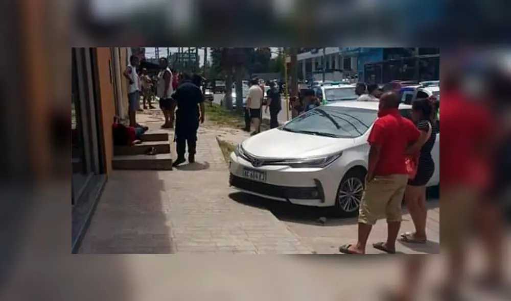 Policía mata a delincuente que intentó robarle dinero que sacó del cajero automático [VIDEO]