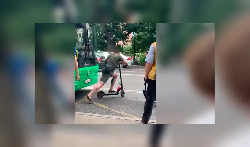 Vía YouTube. Joven que manejaba scooter eléctrico obtuvo un terrible desenlace tras subir a un autobús para pegarle al conductor