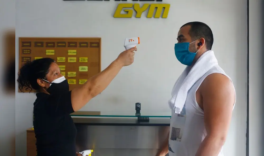 Control de temperatura y desinfección en el ingreso son indispensables. Foto: Félix Contreras. Control de temperatura y desinfección en el ingreso son indispensables. Foto: Félix Contreras.