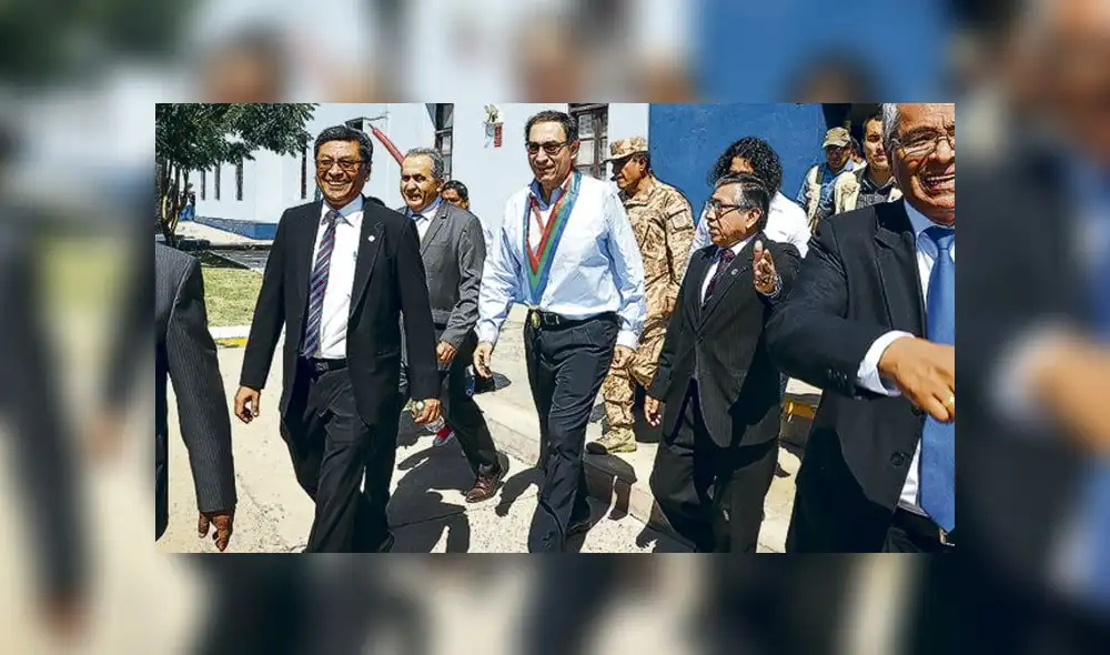 Martín Vizcarra y ministros Zeballos y Trujillo votarán en Moquegua Martín Vizcarra y ministros Zeballos y Trujillo votarán en Moquegua