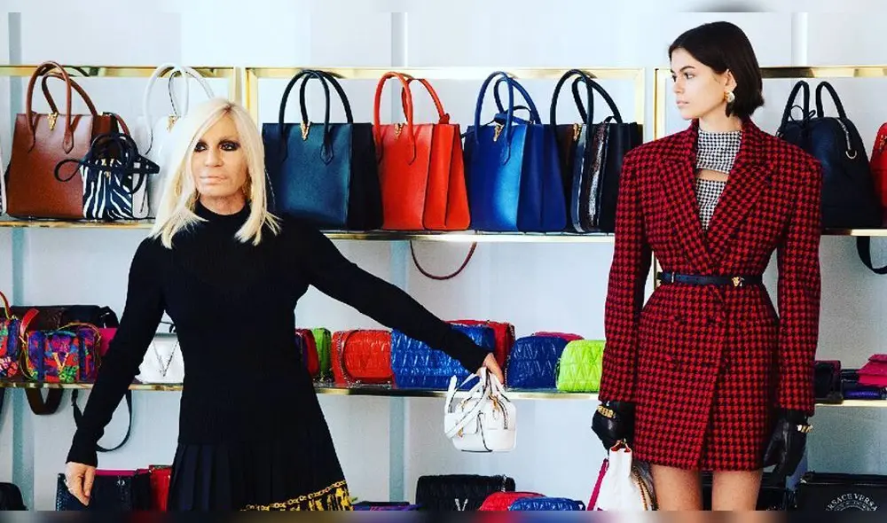 Versace es una de las firmas de moda más importantes del mundo. Versace es una de las firmas de moda más importantes del mundo.