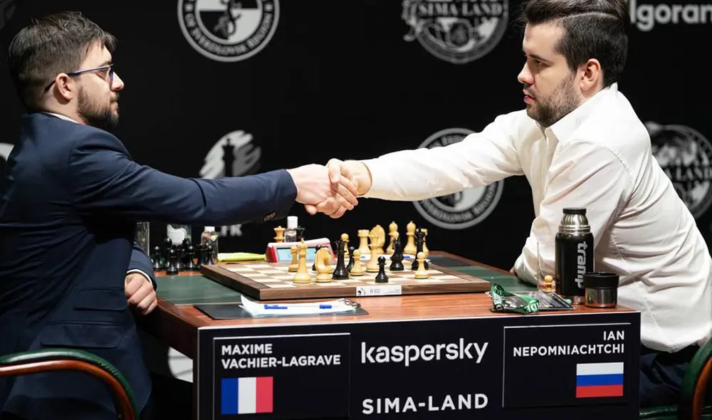 Maxime Vachier-Lagrave, con blancas, se impuso a Ian Nepomniachtchi y ahora ambos comparten el primer lugar del torneo. Foto: FIDE. Maxime Vachier-Lagrave, con blancas, se impuso a Ian Nepomniachtchi y ahora ambos comparten el primer lugar del torneo. Foto: FIDE.