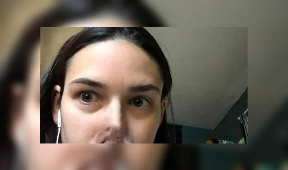 La foto se volvió viral en Facebook por el cómico selfie que se tomó la joven con su mascota La foto se volvió viral en Facebook por el cómico selfie que se tomó la joven con su mascota