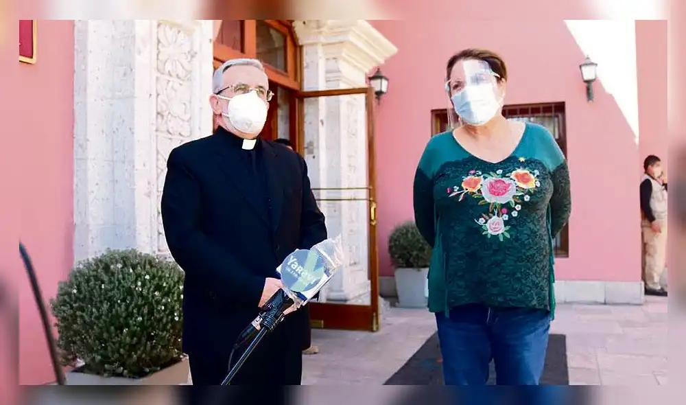 ENCUENTRO. La ministra Sasieta también sostuvo una reunión con el arzobispo de Arequipa. ENCUENTRO. La ministra Sasieta también sostuvo una reunión con el arzobispo de Arequipa.