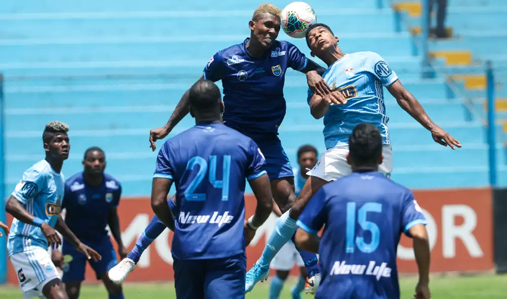 La propuesta de Carlos Stein a sus jugadores. | Foto: EFE