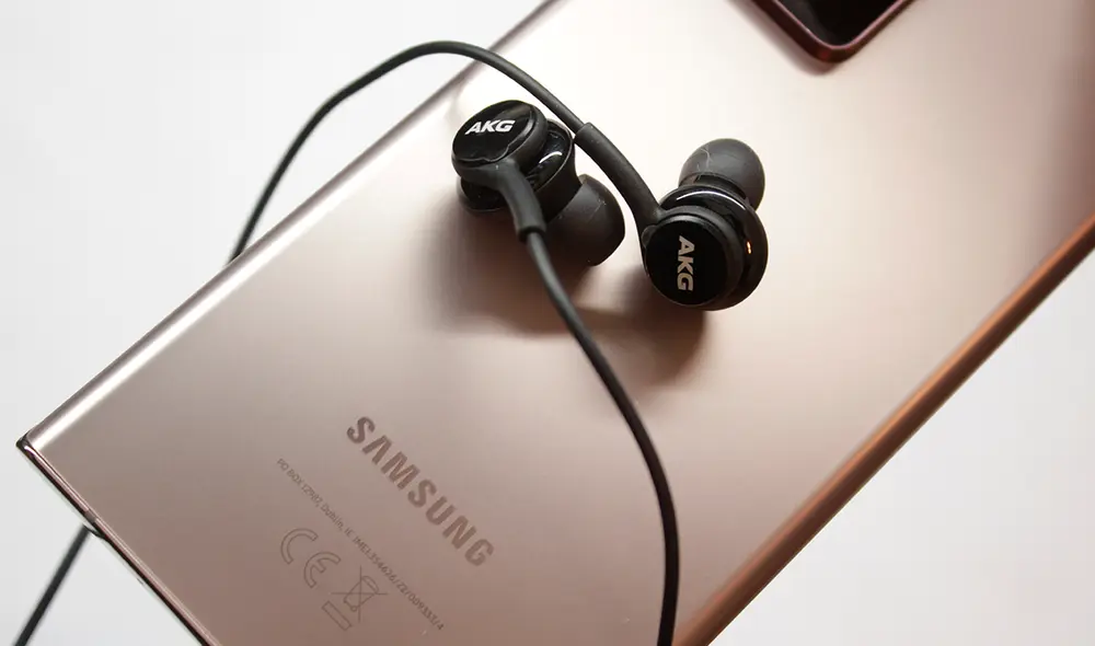 Audífonos con tecnología AKG. Foto: Carol Larrain