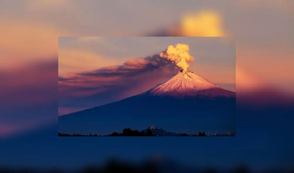 La erupción del volcán Popocatépetl vista desde un avión [VIDEO]