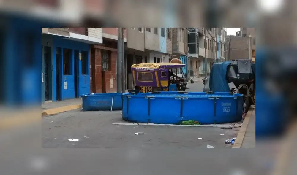 #YoDenuncio: piscinas obstruyen el pase vehicular en El Agustino #YoDenuncio: piscinas obstruyen el pase vehicular en El Agustino