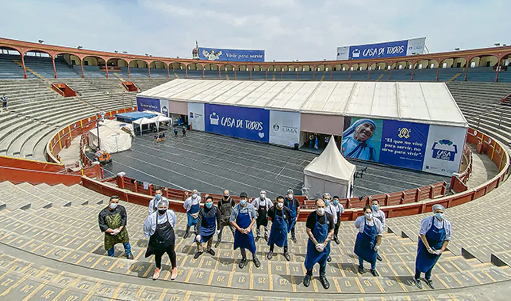 Equipo. Desde el inicio de la pandemia, el chef Diego Muñoz, Francisco Barrientos, entre otros, trabajaron en esta iniciativa.