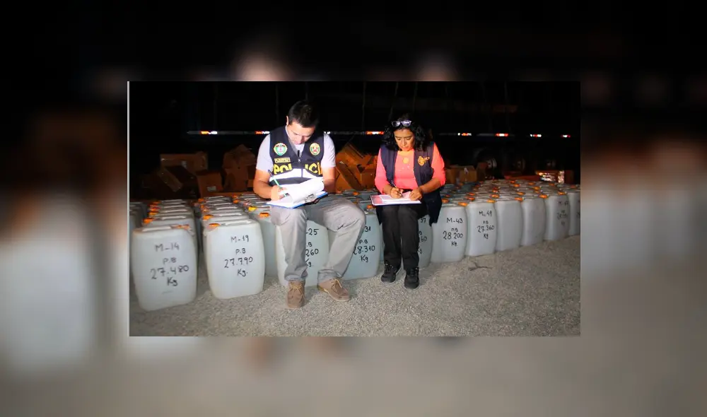 Incautan droga en vehiculo.