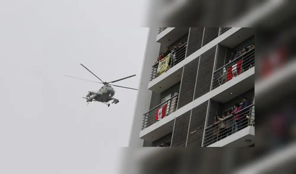Familias enteras disfrutaron del variado y colorido cronograma del Desfile Militar. (Foto: La República)