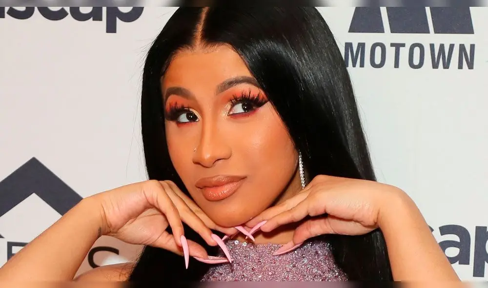 Cardi B irreconocible en la Semana de la Moda de París