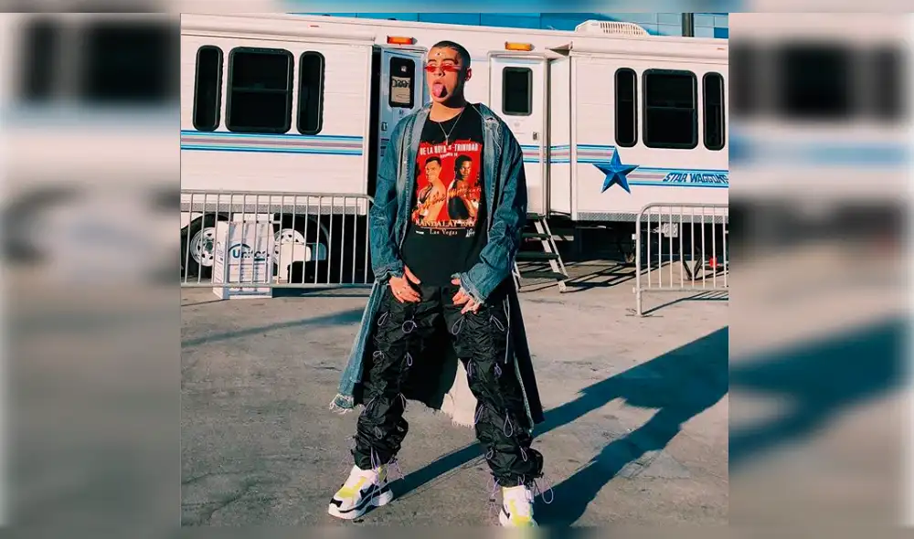 Bad Bunny impacta con atrevido look en los Latin Billboard