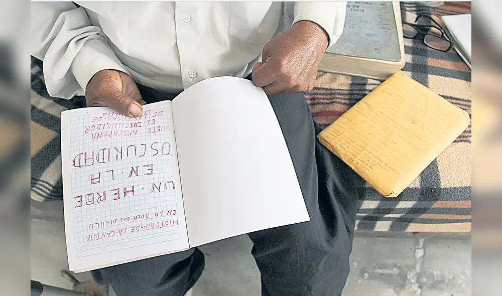 "Un héroe en la oscuridad. Historia de La Cantuta. En la boca del diablo", una de las memorias de Justo Arizapana. Foto: La República. "Un héroe en la oscuridad. Historia de La Cantuta. En la boca del diablo", una de las memorias de Justo Arizapana. Foto: La República.