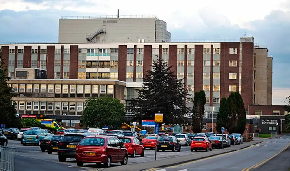 Darlington Memorial Hospital, donde falleció la mujer. Tenía una gran demanda ese día. Fuente: Getty Images. Darlington Memorial Hospital, donde falleció la mujer. Tenía una gran demanda ese día. Fuente: Getty Images.