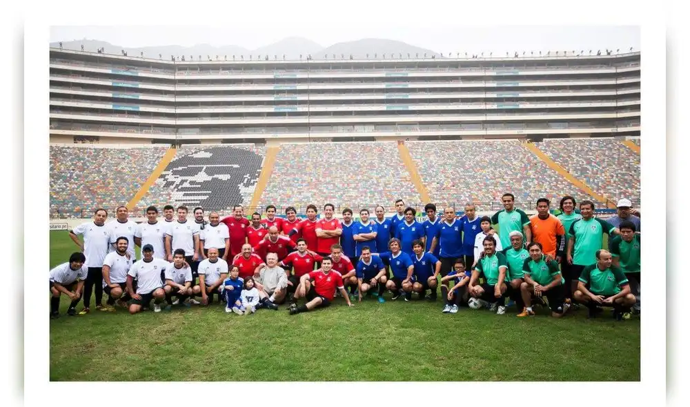 "Balón y Pluma". "Balón y Pluma".