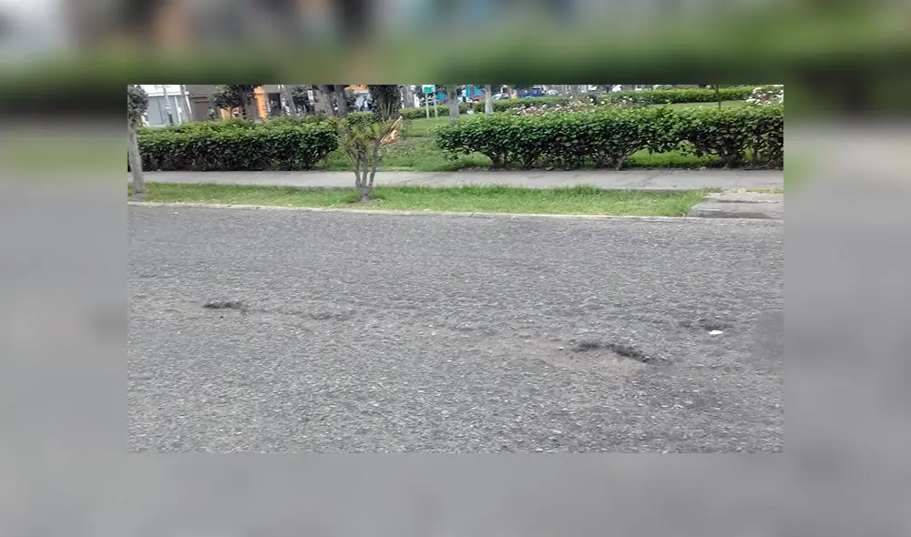 Surquillo: pista necesita ser reparada ante presencia de baches Surquillo: pista necesita ser reparada ante presencia de baches