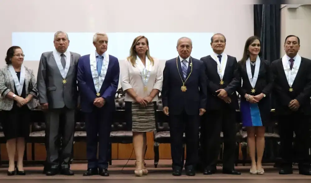 Cuando el Colegio de Abogados condecoró a Chávarry por sus "méritos" Cuando el Colegio de Abogados condecoró a Chávarry por sus "méritos"