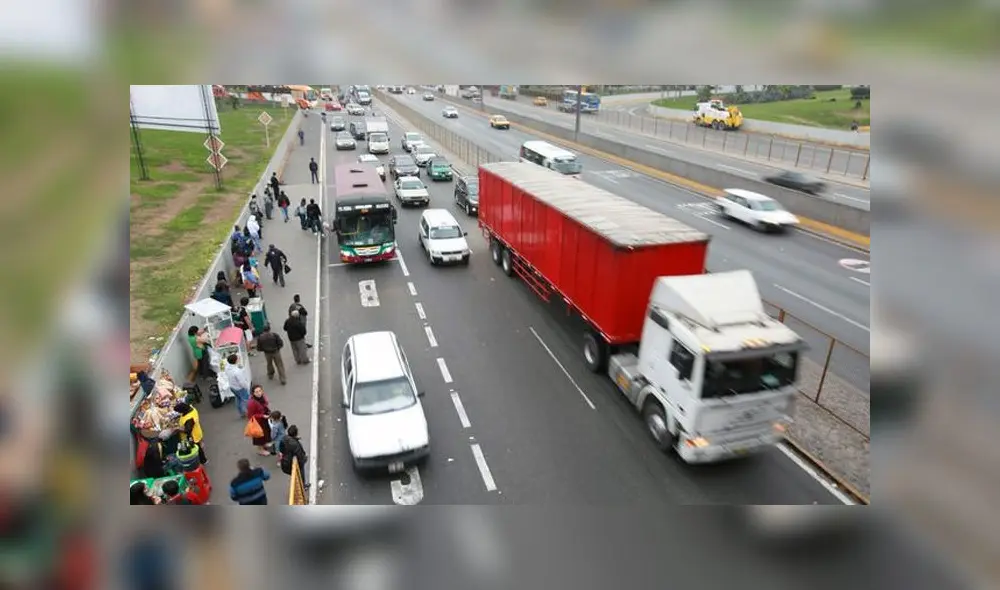 Burgomaestre aseguró que tomará medidas para mejorar el tránsito en Lima.  Foto: Archivo.