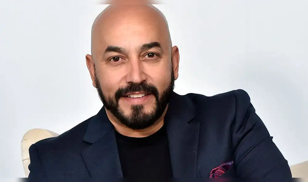 El cantante confesó que le habría "bajado el cielo y las estrellas" a la artista mexicana.