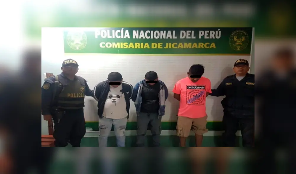 Delincuentes fueron atrapados minutos después de perpetrar asalto. Foto: PNP