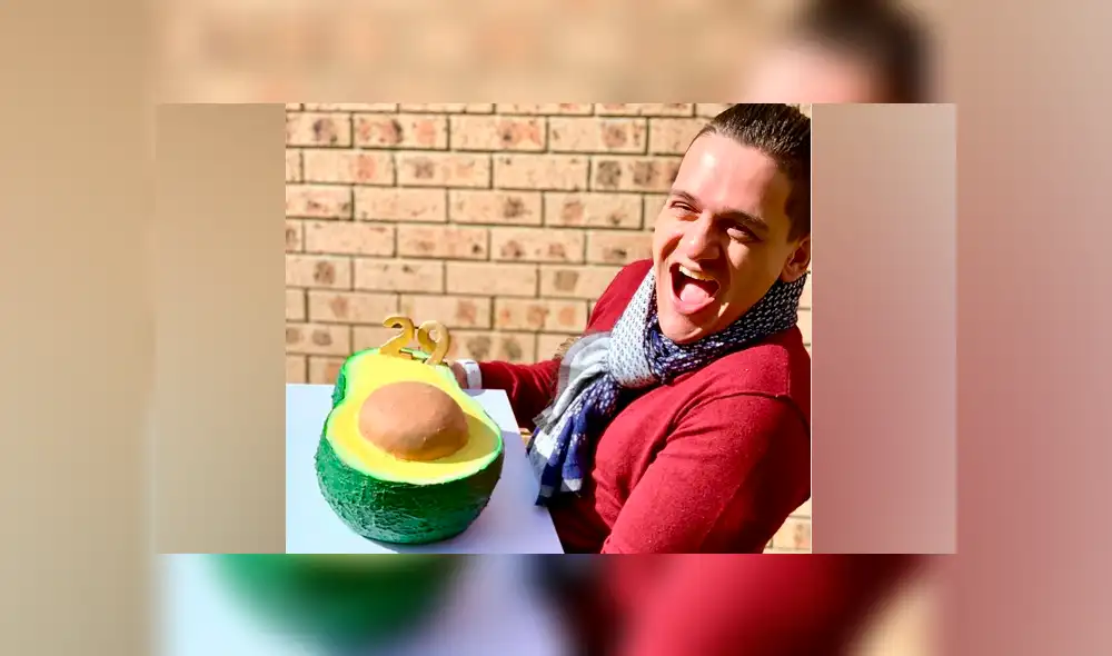 Desliza a la izquierda para ver las más asombrosas esculturas en palta que realiza el popular artista. (Foto: Facebook)