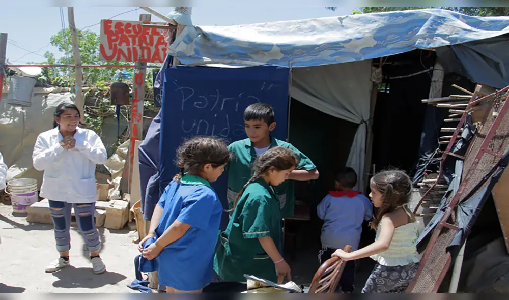Argentina: profesor de 12 años crea escuela para los más pobres en el patio de su casa [VIDEO]