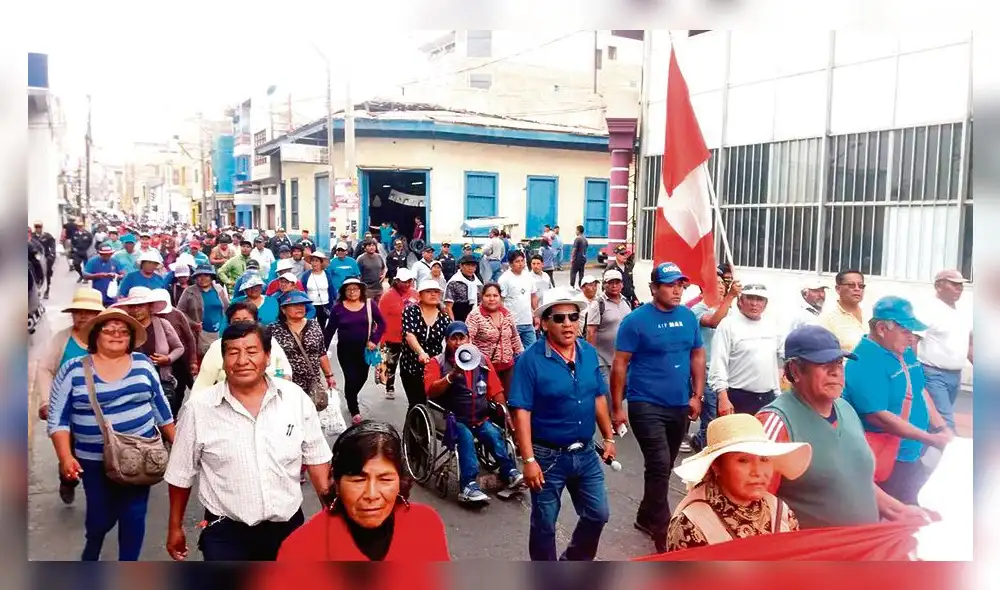 Gremios de pescadores se dividen y levantan paro