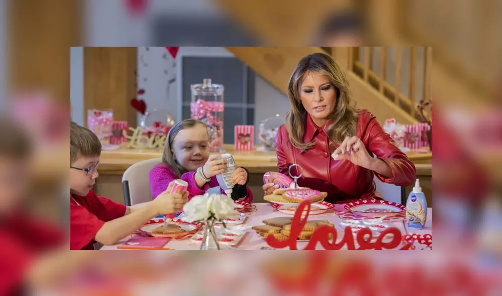 La primera dama también intercambió tarjetas de San Valentín con los niños que estaban emocionados de conocerla.